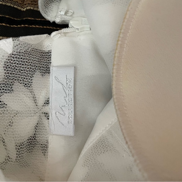 Made with love Darcy Wedding dress Gown Ivory 3D Floral Lace US Size 8 AU 12 - Picture 9 of 16